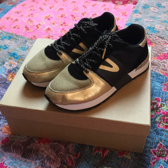 Tretorn Shoes - Tretorn - Loyola lace up jogging shoe.. Black/gold